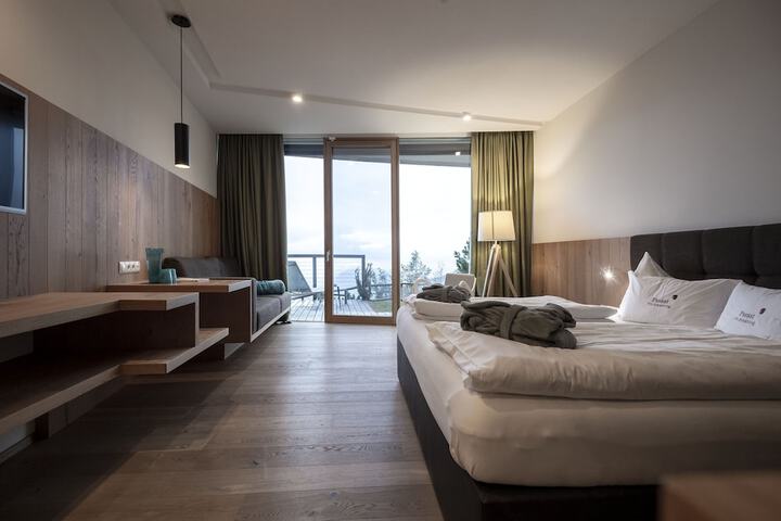 Room 14 of 127