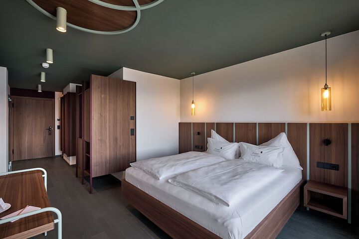 Room 30 of 127