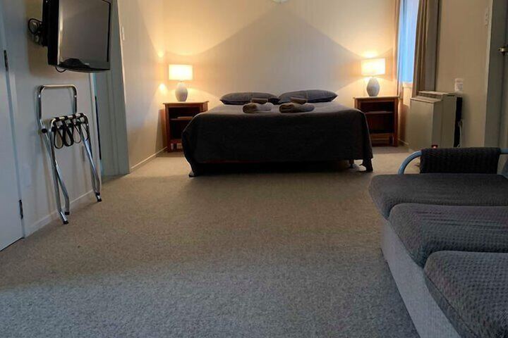 Room 4 of 32
