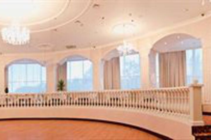 Room 2 of 10