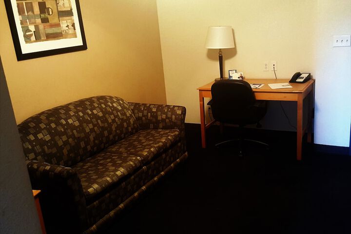 1 King Bed Studio Suite (3 of 20)