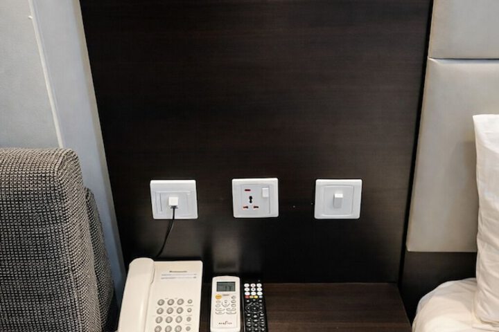 Room 12 of 33