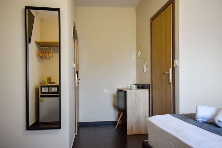 Room 22 of 61