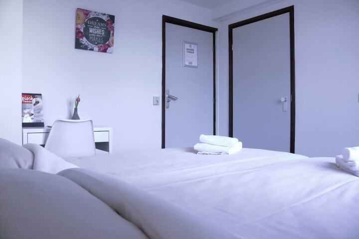 Room 6 of 51