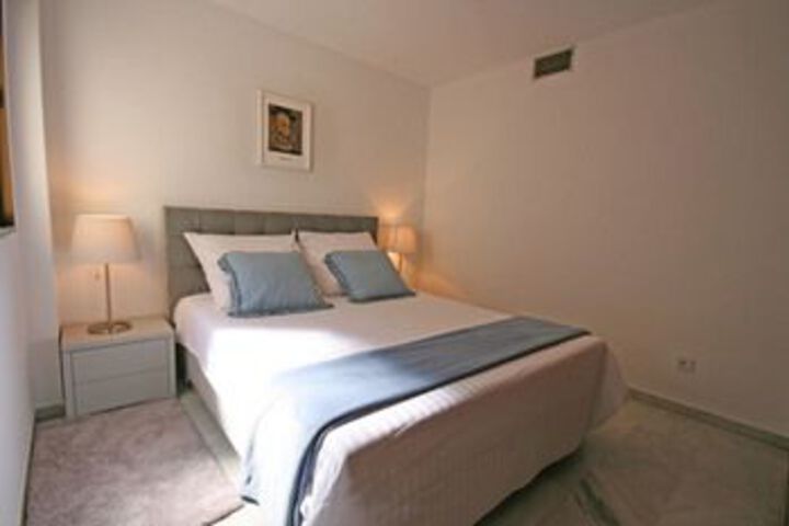Room 8 of 27