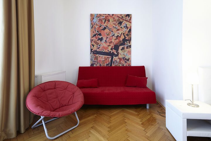 Room 16 of 28