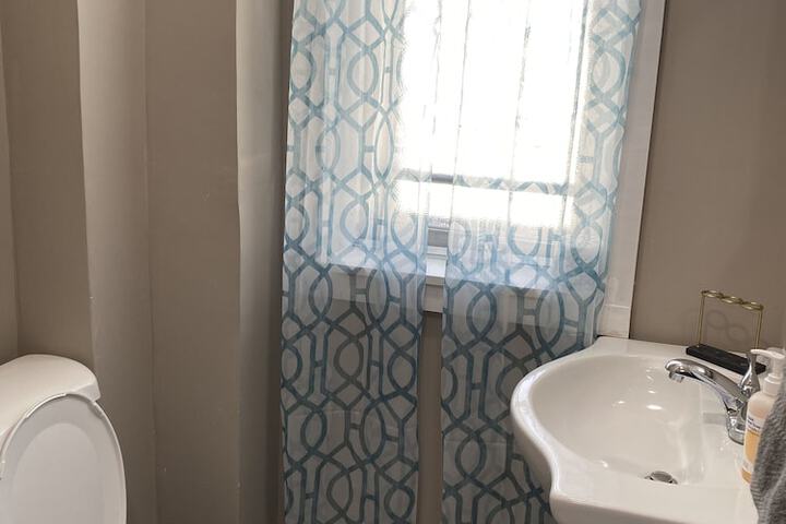 Room 28 of 32