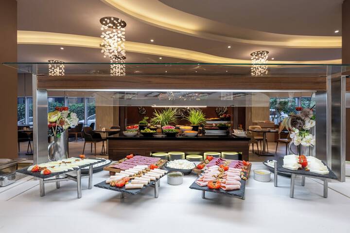 Breakfast buffet