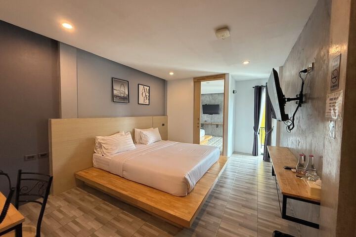 Room 18 of 33