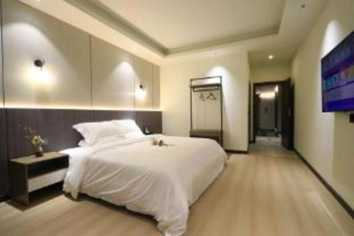 Room 4 of 6