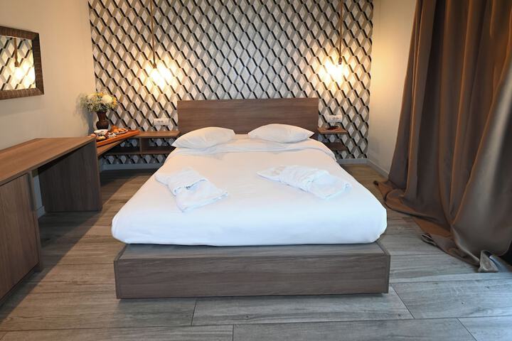 Room 26 of 200