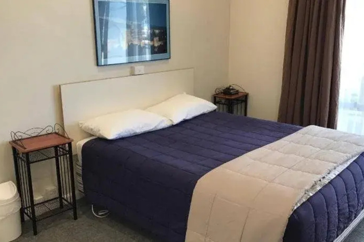 Room 5 of 13
