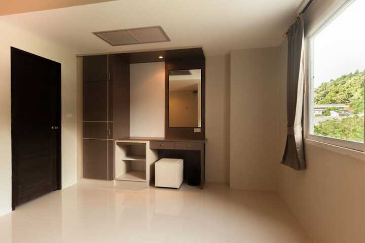 Room 13 of 25
