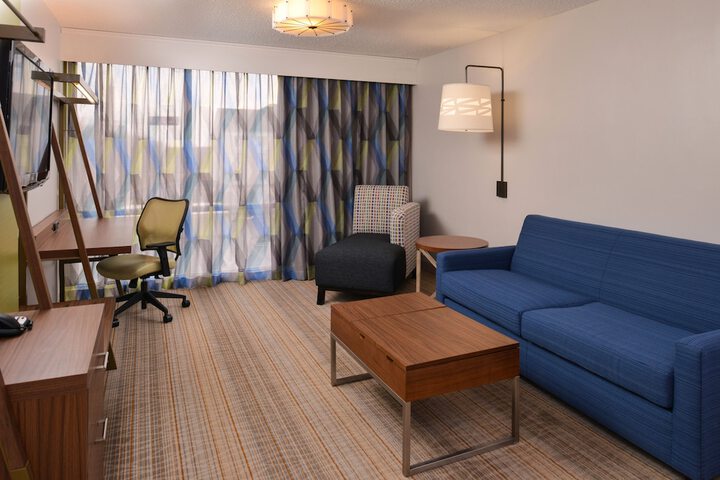 1 King 1 Bedroom Suite Sofa Bed (2 of 7)