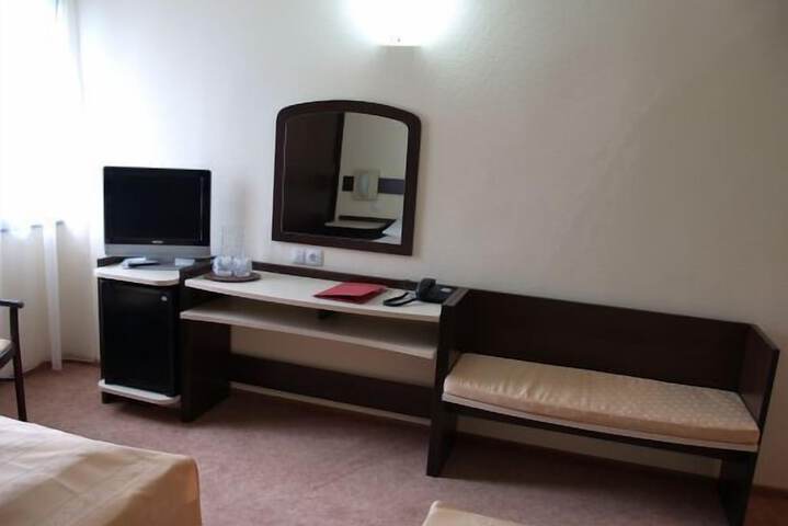 Room 8 of 33