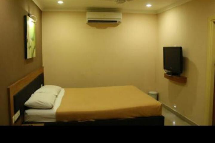 iROOMZ R R International