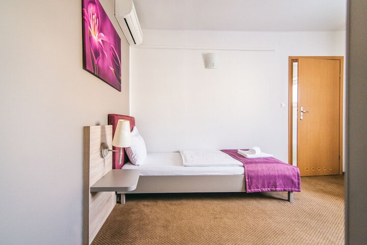 Room 8 of 39