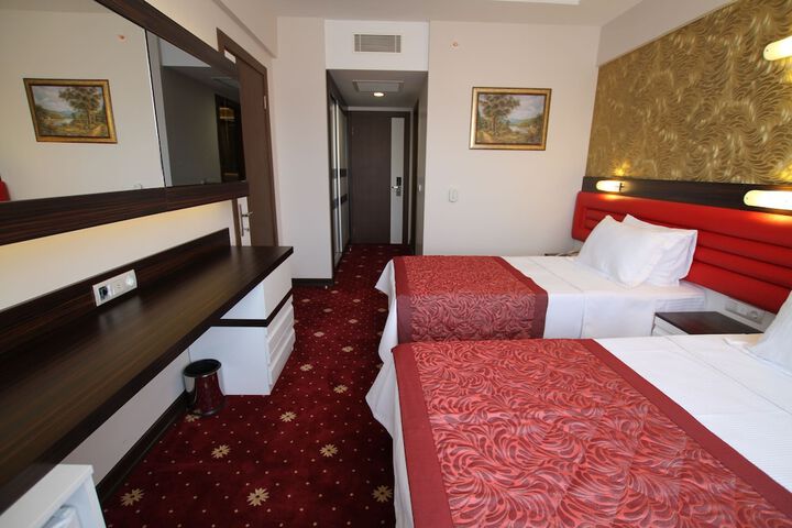 Room 3 of 40