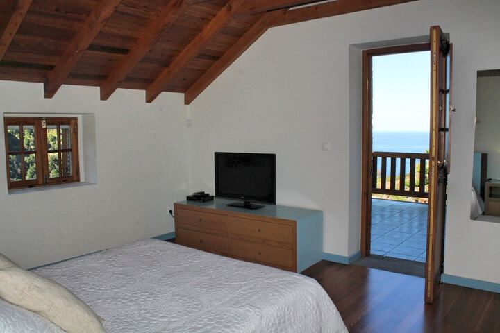 Room 5 of 16