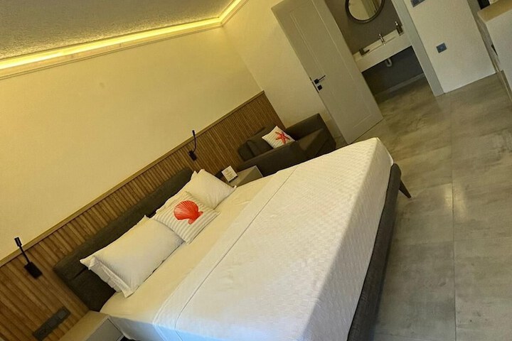 Room 27 of 81