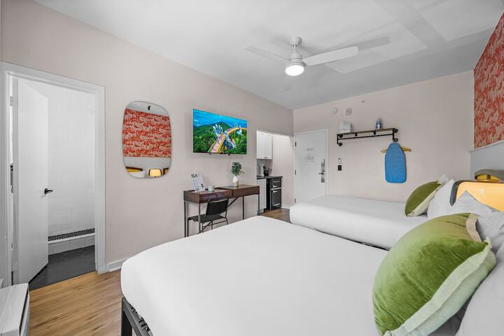 1 Queen Bed (9 of 27)