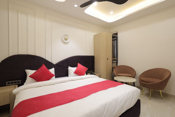 Room 12 of 83