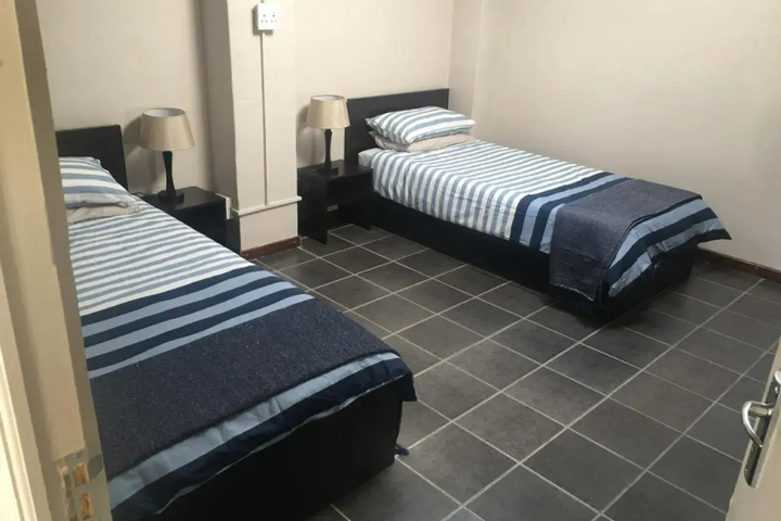 Room 2 of 10