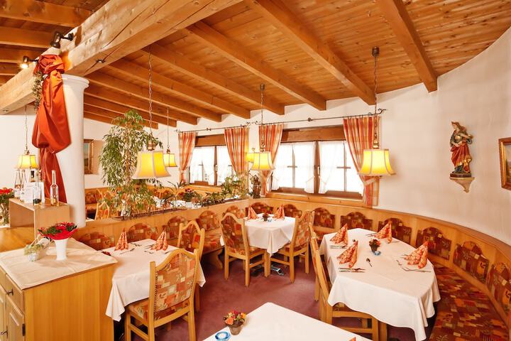Dining 48 of 61