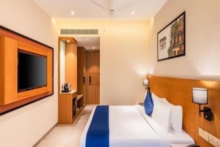 Room 6 of 9