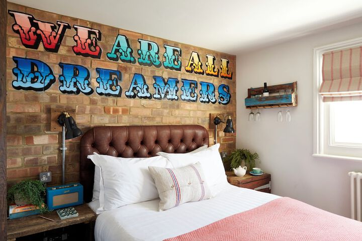 Room 15 of 115