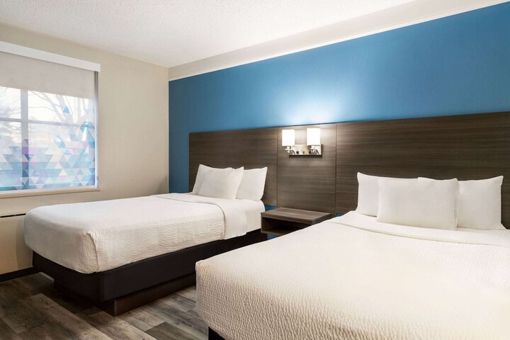 2 Double Beds (13 of 14)