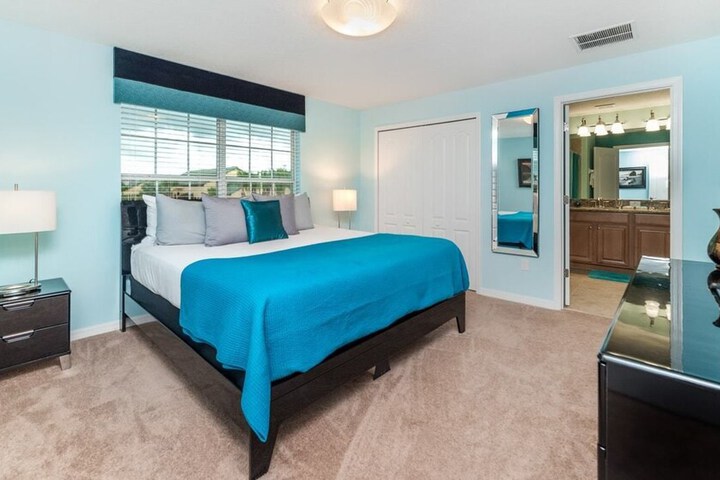 Room 8 of 27