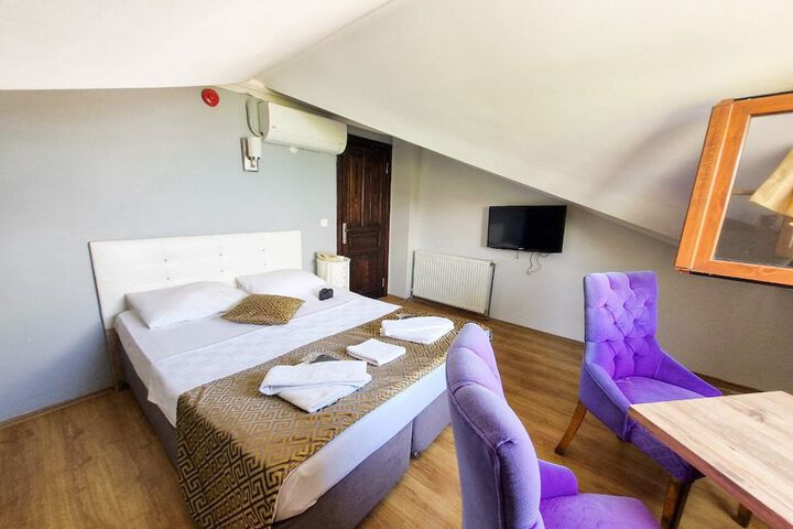 Room 2 of 53