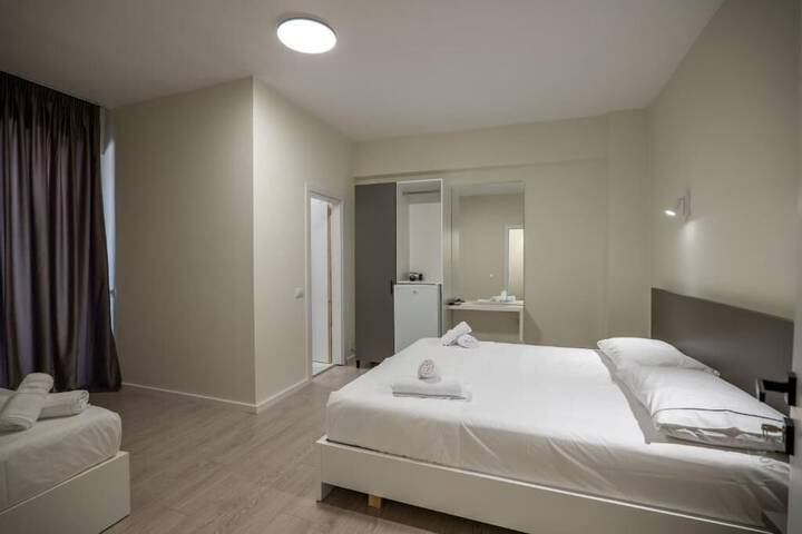 Room 4 of 44