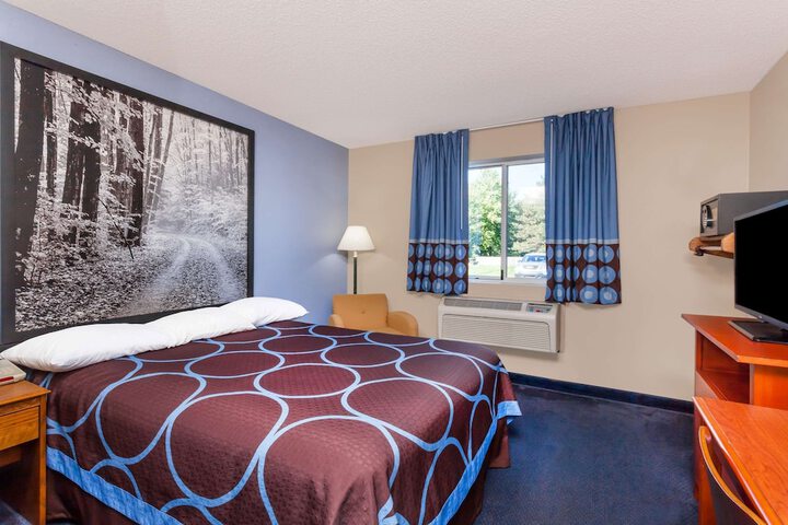 Room 13 of 36