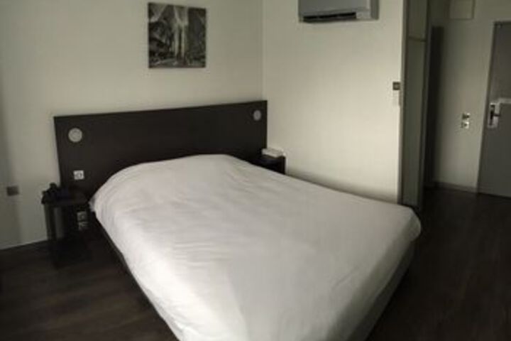 Room 21 of 28