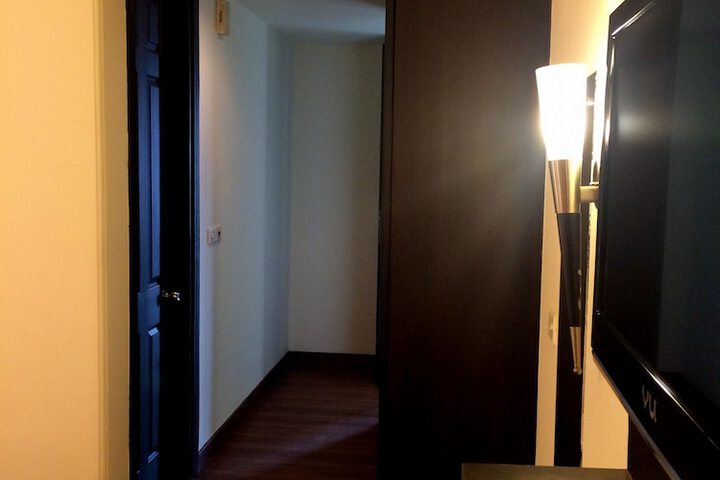 Room 11 of 35