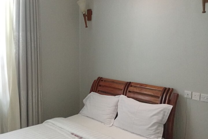 Room 6 of 18