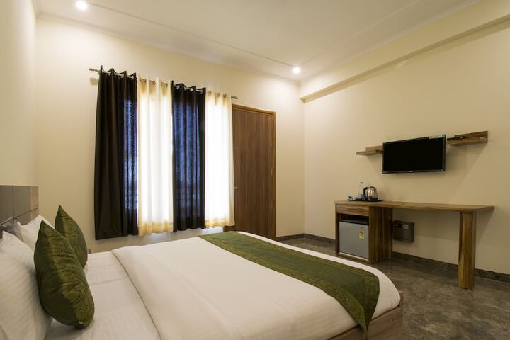 Room 14 of 33