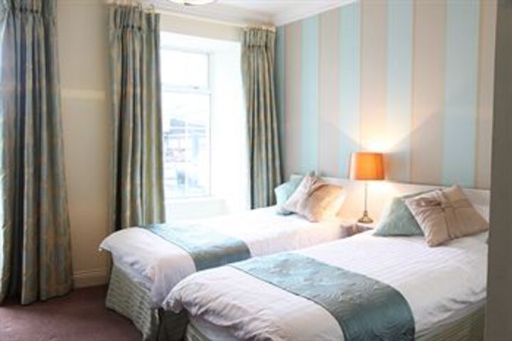 Hotel Suite Photo