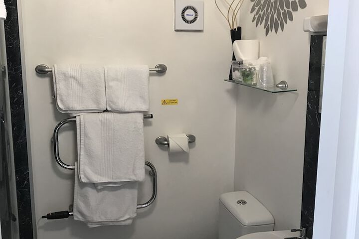 Room 28 of 34