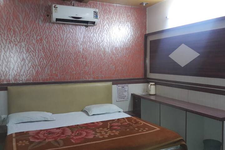 Room 14 of 16
