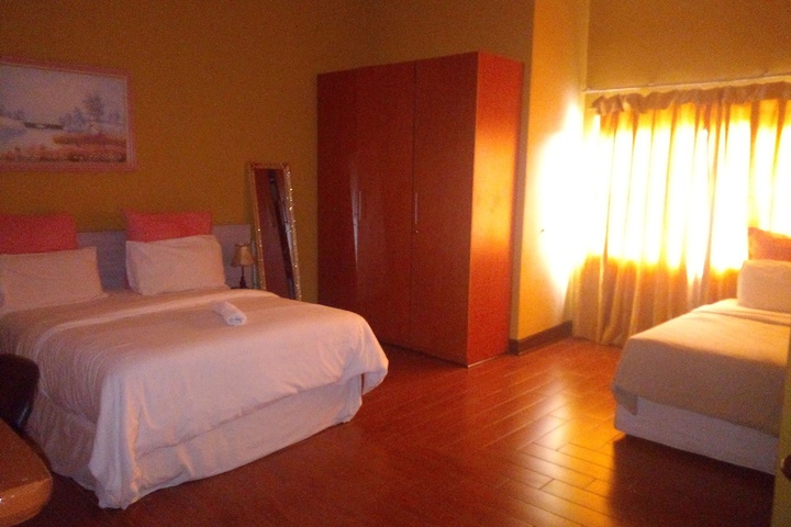 Room 10 of 33