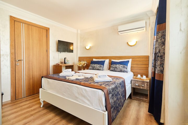Room 3 of 28