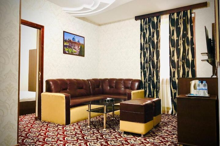 Room 7 of 14