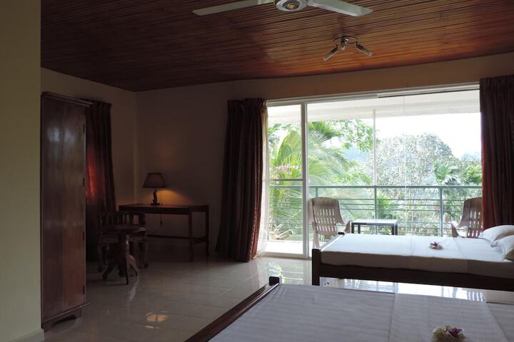 Room 4 of 65