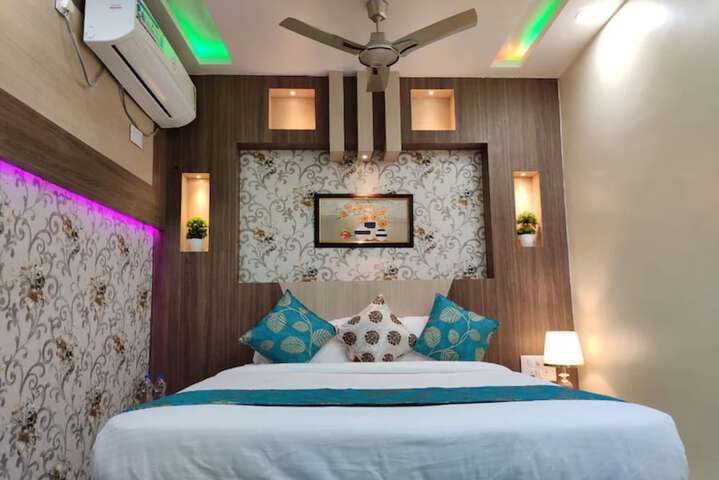 Room 12 of 19