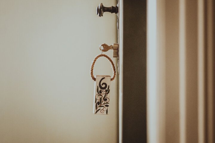 Room 7 of 84