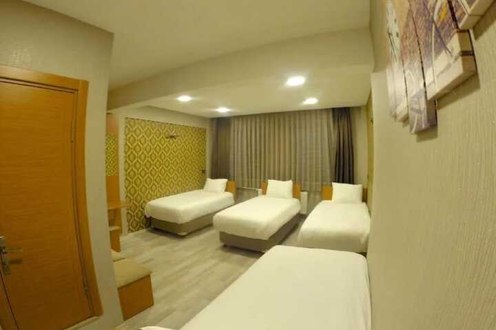 Room 9 of 38