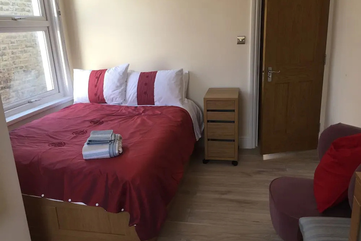 Room 6 of 13